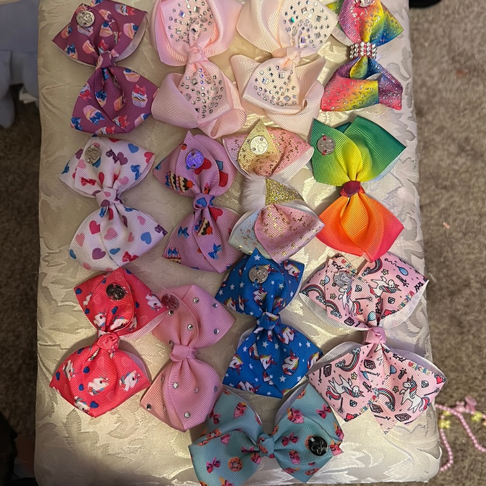Jojo Siwa bows